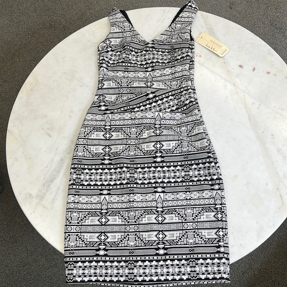 Nicole Miller Artelier Dress. Black White & Silver. Size 2